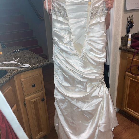 Strapless Wedding Dress size 4 - Picture 6 of 7